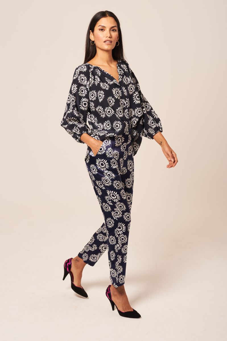Julia Pant | Gaby's Navy Daisies